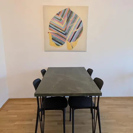 Moderne Stadtwohnung Im Zentrum Lägenhet